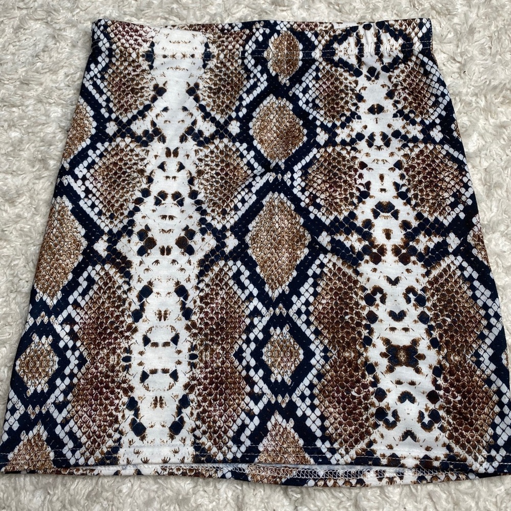 NWOT snake skin printed skirt